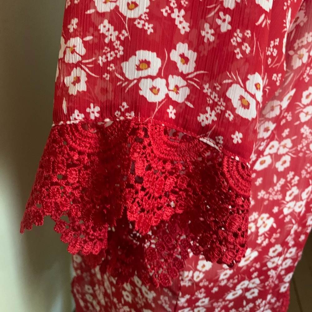 Maurice’s Red Floral Kimono with lace trim - Picture 3 of 8